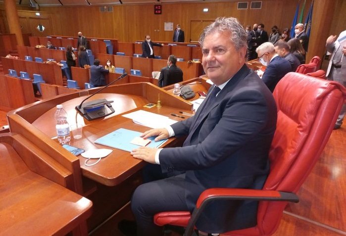 Consiglio regionale, Filippo Mancuso è il nuovo presidente: il catanzarese eletto con 22 voti