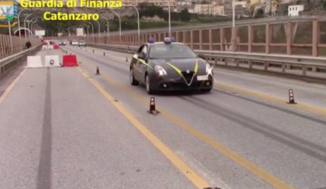 La Guardia di Finanza sul ponte Morandi a Catanzaro