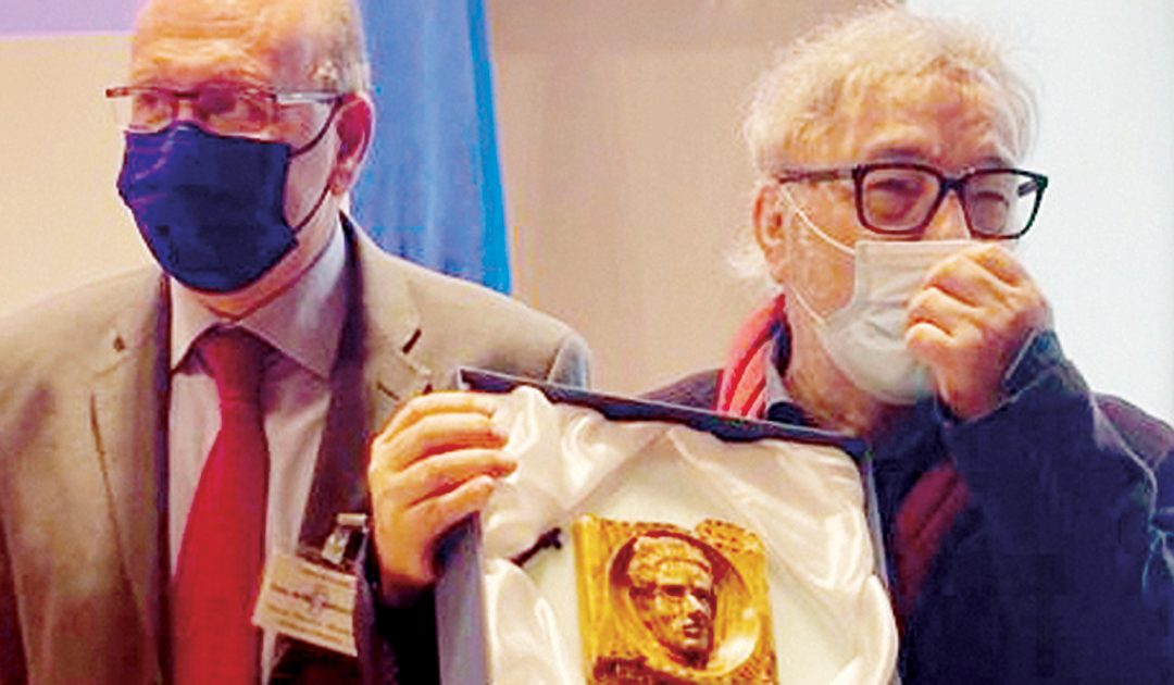 Gianni Amelio con il Premio Misiano