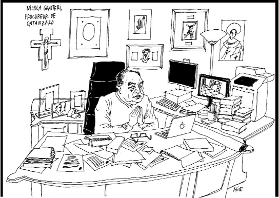 Gratteri nel suo ufficio visto da Charlie Hebdo