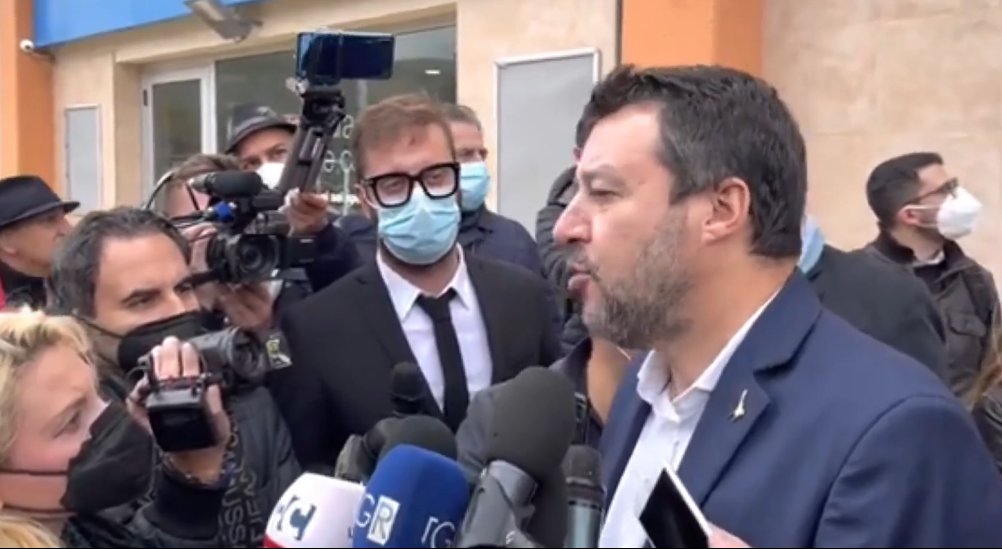 L'inviato delle Iene con Matteo Salvini a Catanzaro