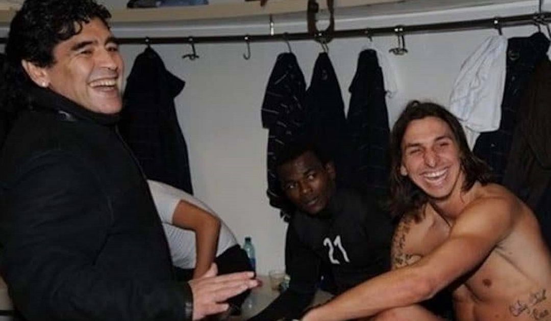 Diego Armando Maradona sorride insieme a Zlatan Ibrahimovic