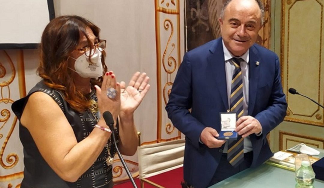 Gratteri riceve il premio per la Legalità contro tutte le mafie "Premio Mondiale Tulliola Renato Filippelli"