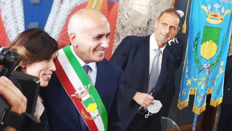 Proclamati il sindaco e i consiglieri: a Cosenza inizia l'era Caruso