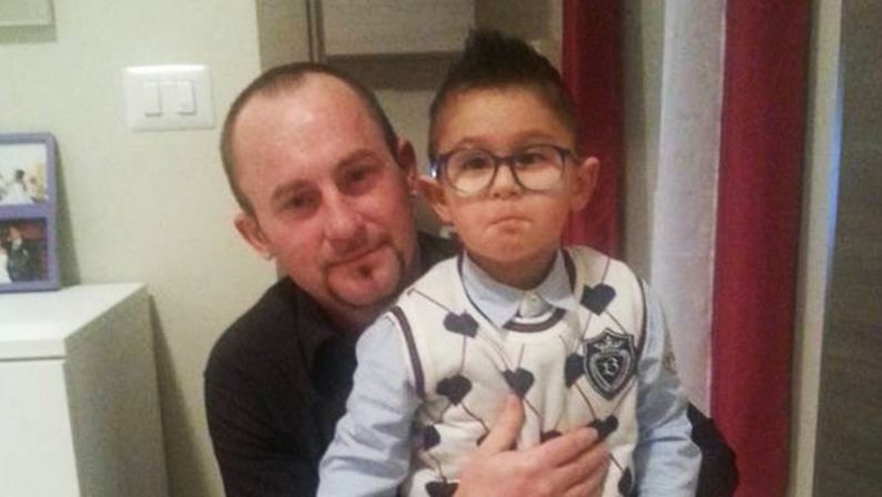 Bambino di 10 anni ucciso con una coltellata nel Viterbese, arrestato il padre