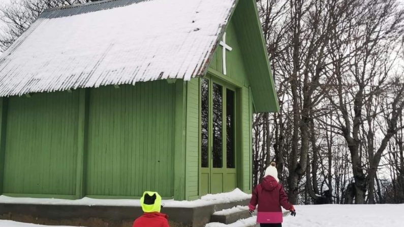 Neve in Sila: strade e boschi tutti ricoperti di bianco