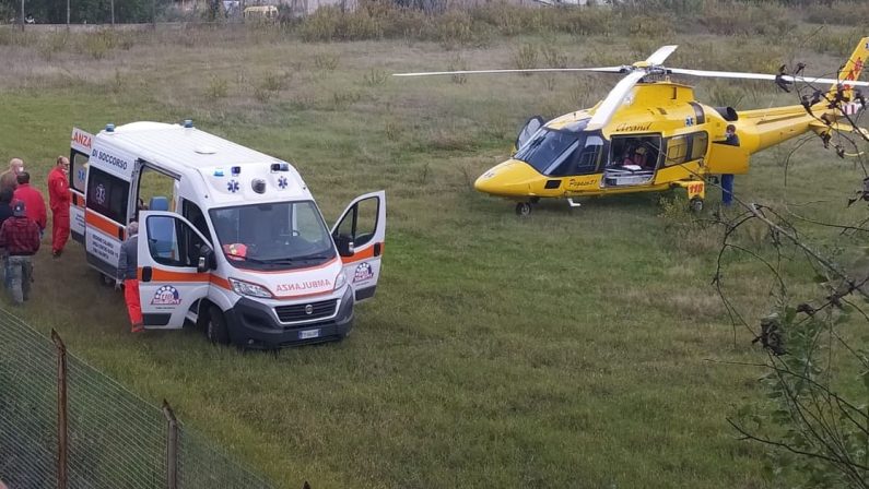 Incidente sul lavoro a Vibo, grave operaio caduto dal tetto di una casa