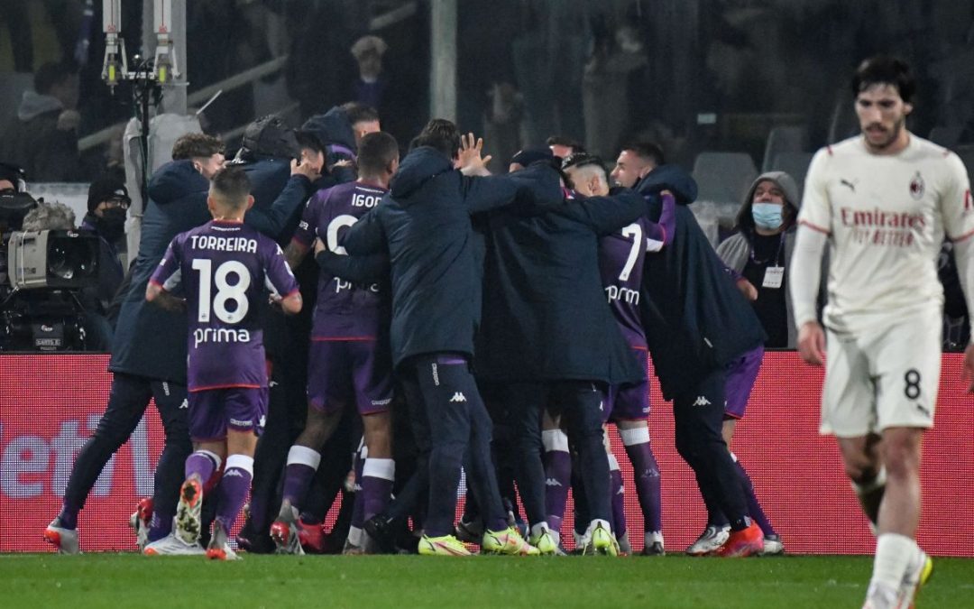 Doppietta di Vlahovic e la Fiorentina vola, 4-3 al Milan