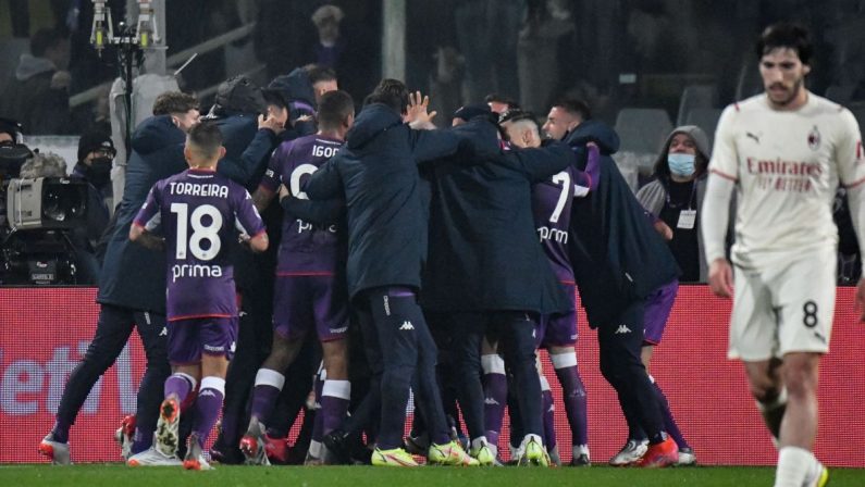 Doppietta di Vlahovic e la Fiorentina vola, 4-3 al Milan