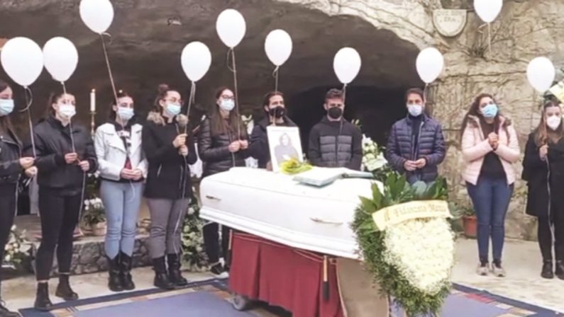 L’ultimo saluto a Margherita Verzini, morta in un incidente agricolo in Sila