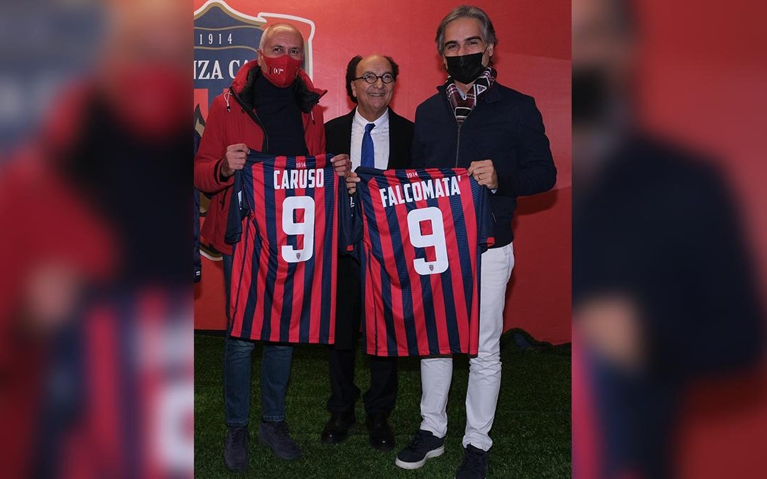 Il presidente del Cosenza Calcio, Eugenio Guarascio, con il sindaco di Cosenza Franz Caruso e quello di Reggio Calabria Giuseppe Falcomatà