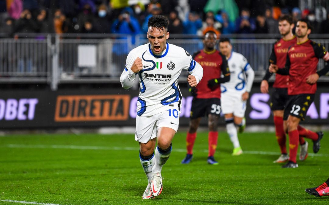 Calhanoglu e Lautaro, l’Inter vince 2-0 a Venezia