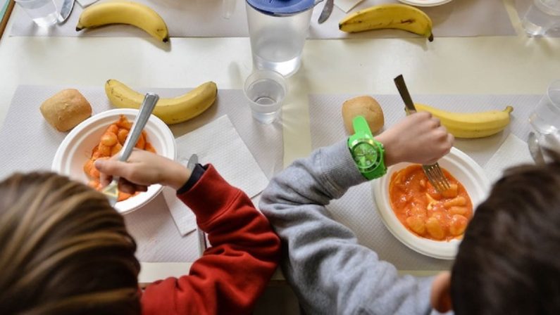 Potenza, mensa scolastica in ritardo e tariffe aumentate