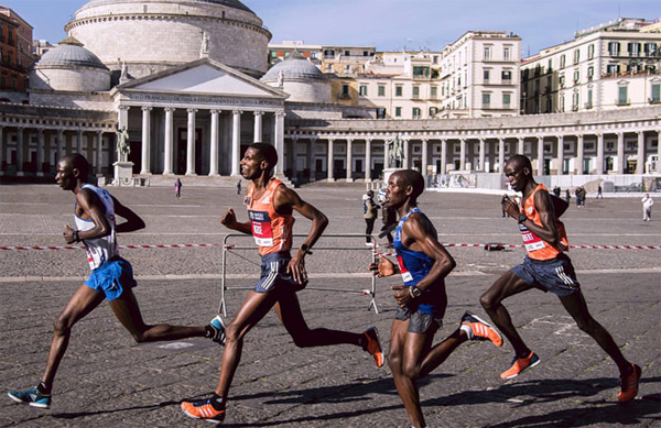 In 1500 per la Maratona di Napoli: trionfo africano a Piazza del Plebiscito