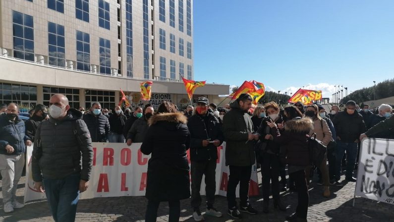 Protesta tirocinanti a Catanzaro, ipotesi per una soluzione entro fine anno