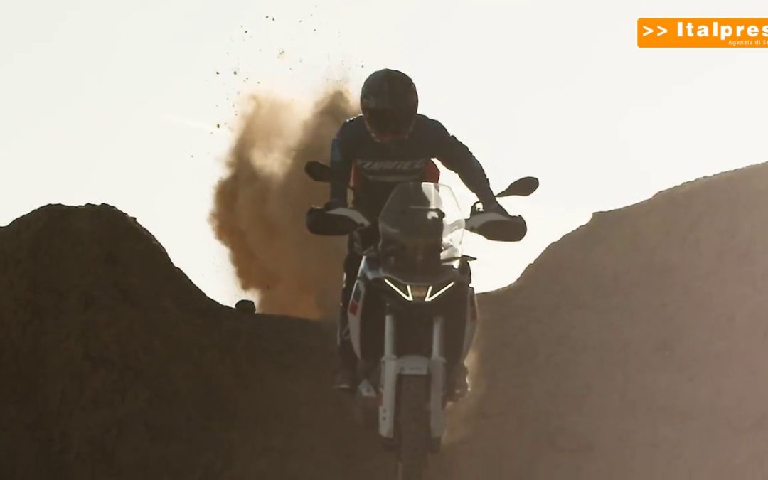 Arriva tuareg 660, la moto adventure di Aprilia