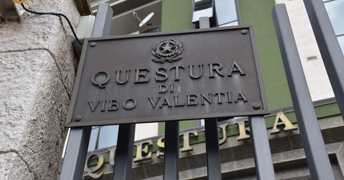 https://www.quotidianodelsud.it/wp-content/uploads/2021/11/questura-vibo-valentia-e1789145944310.jpg