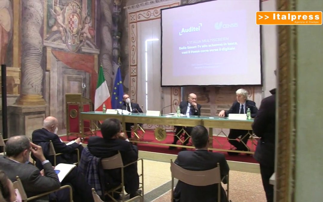 Cinque schermi per ogni famiglia, il web cambia la televisione