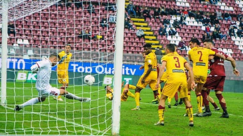 Serie B, la Reggina fallisce l'aggancio alla vetta: il Cittadella passa 1-0
