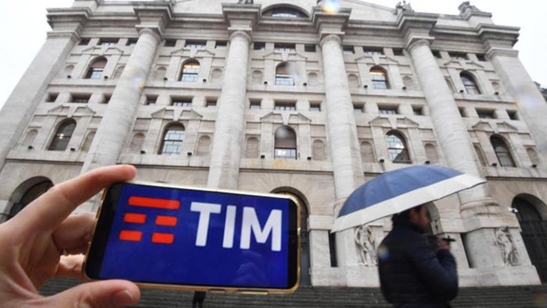 Tim, il gioco dell'Opa piace alla Borsa. Il Governo per ora non vuole intervenire