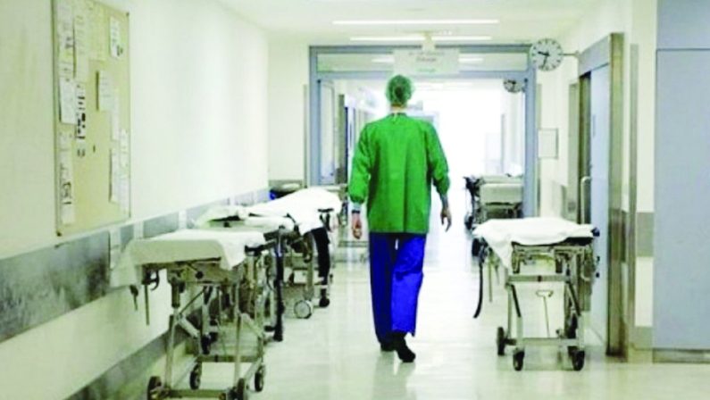 Sanità, l’ex neurologo dell’ospedale di Vibo: «I medici ormai sono carne da macello»
