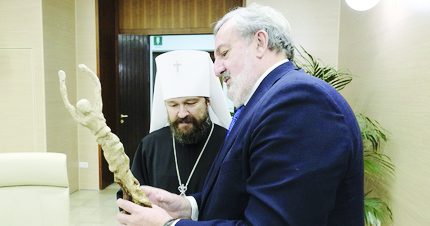 Scambio di doni fra il presidente della Regione, Emiliano, e Hilarion, Metropolita di Volokolamsk