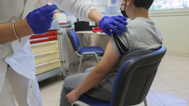 Covid, da Aifa via libera a vaccinazione per fascia 5-11 anni