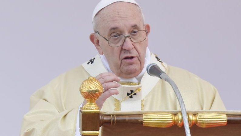 Immigrazione, Papa “Fermiamo questo naufragio di civiltà”