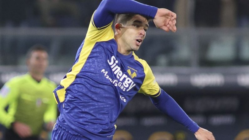 Il Verona ribalta il Venezia da 0-3 a 4-3, super Simeone