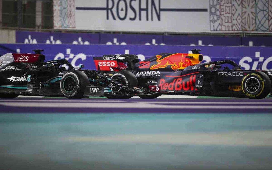 Hamilton vince in Arabia Saudita e raggiunge Verstappen