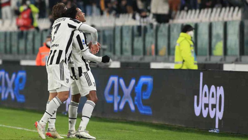Cuadrado-Dybala, la Juve supera il Genoa 2-0