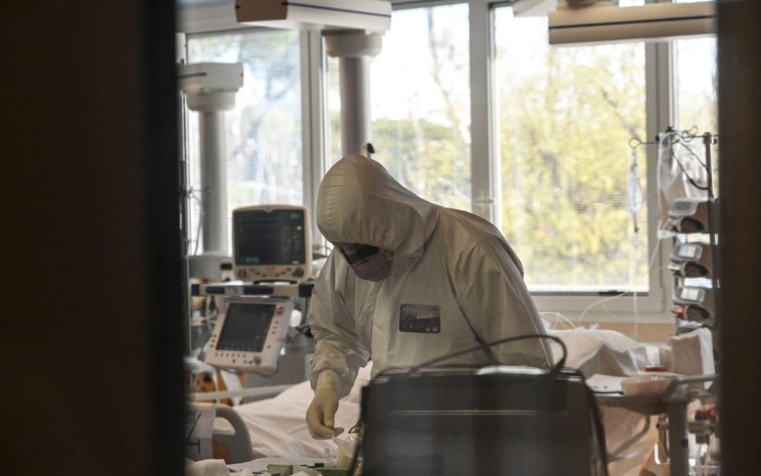 Covid, 15.756 nuovi casi e 99 decessi in 24 ore