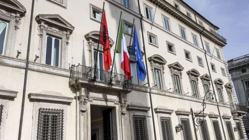 Non solo Covid, politica e sport riguadagnano spazio sui media