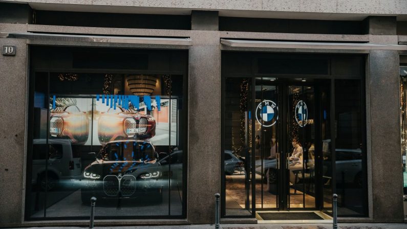 Bmw apre le porte dalla sua “casa” nel cuore di Milano