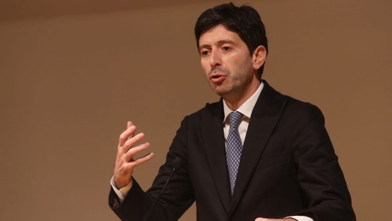 Speranza firma l’ordinanza, la Calabria passa in zona gialla