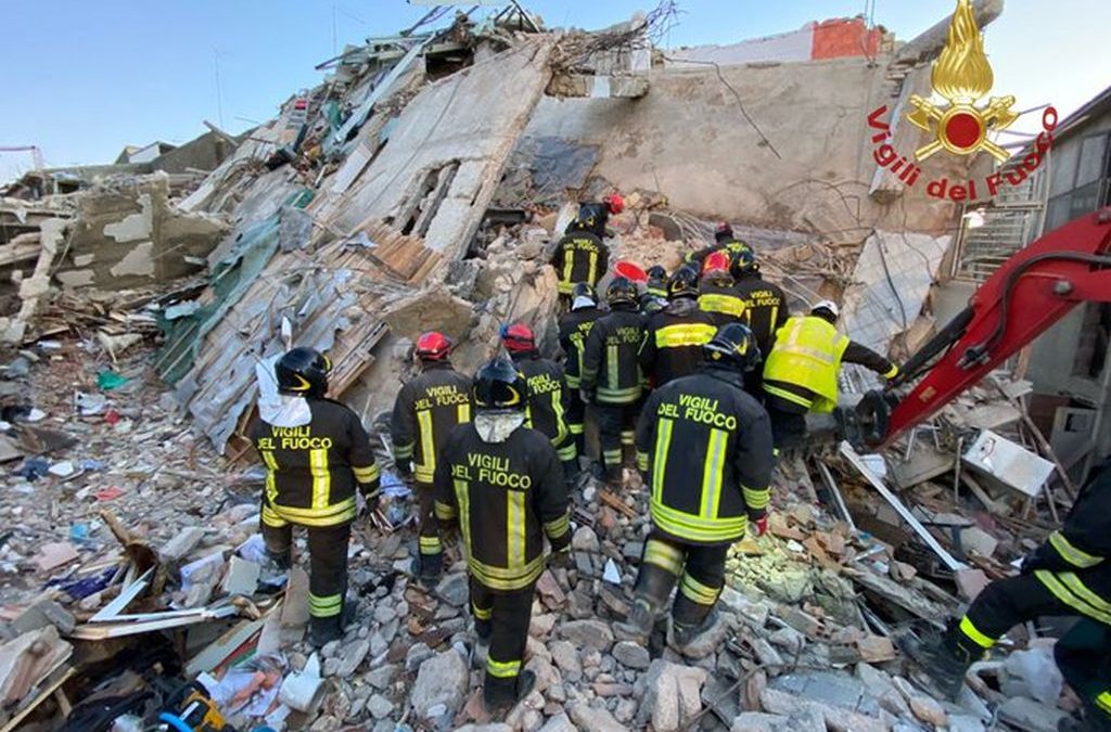 Crollo a Ravanusa, estratti altri 4 corpi. Sette le vittime