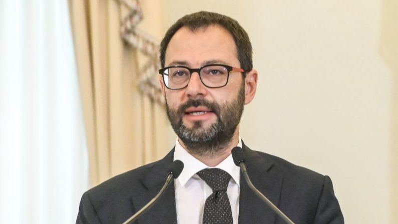 Agricoltura, Patuanelli “1,2 mld per i contratti di filiera”