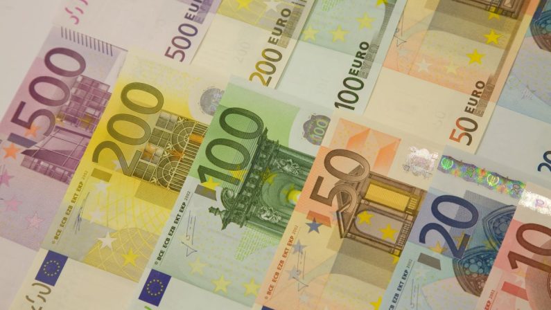 Più liquidità ma diminuisce la quota degli italiani che risparmiano