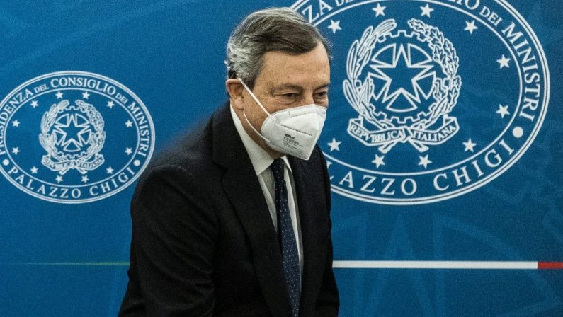 Armi all'Ucraina: il premier Draghi risponde a Conte e Salvini