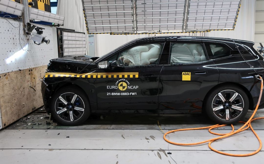 La Bmw iX ottiene le cinque stelle di Euro NCAP