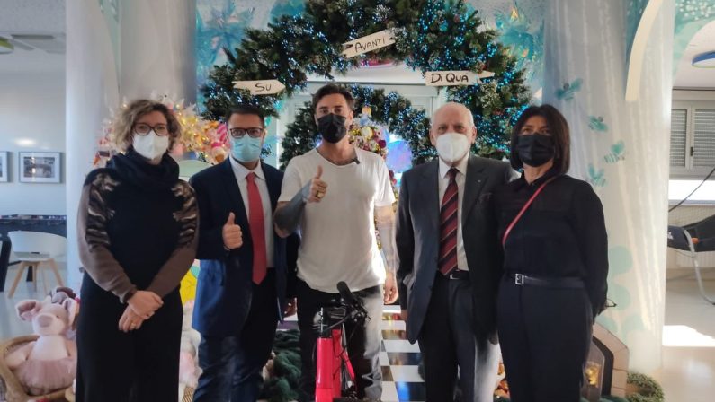 Brumotti e raccolta fondi per i bambini dell’ospedale Regina Margherita
