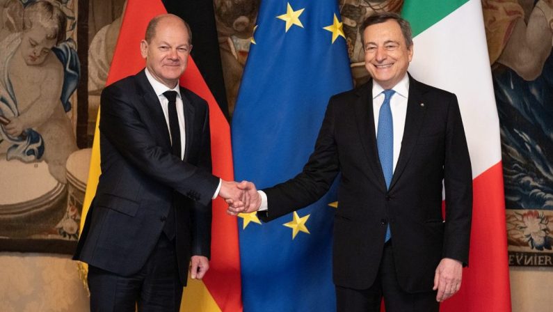 Il presidente Draghi incontra il cancelliere Scholz: «Accelerare integrazione europea»