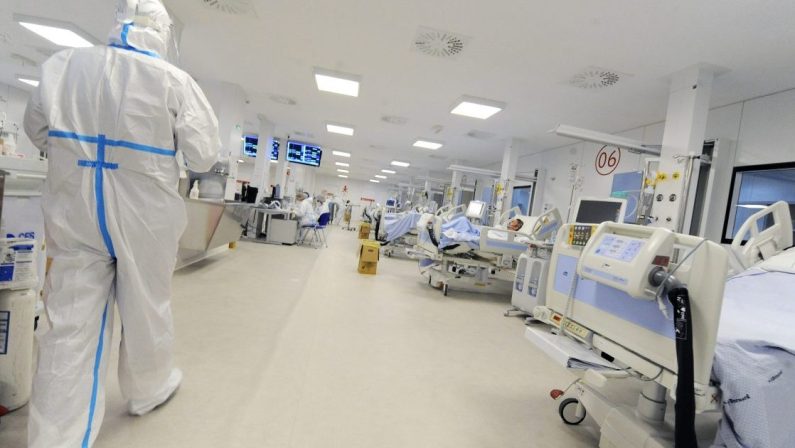 Bollettino coronavirus in Calabria, nuovo aumento: oltre 4.000 casi e 11 decessi
