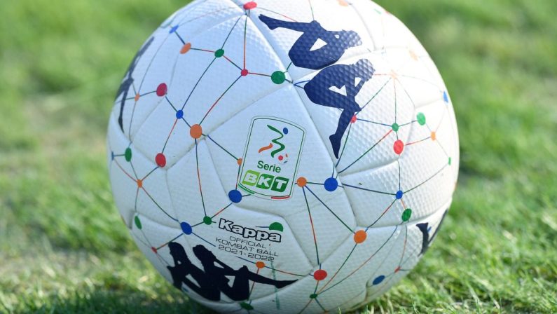 Calcio, in Puglia slitta la ripresa di Eccellenza e Promozione 