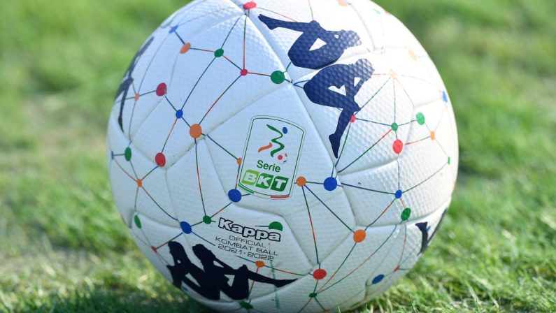 Calcio, serie B: il programma delle due giornate rinviate per il Covid