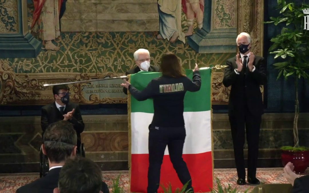 Mattarella consegna il tricolore agli alfieri di Pechino2022
