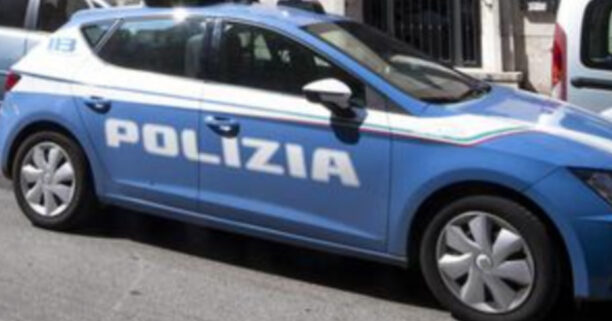 Reggio, speronano dopo un furto l'auto della polizia. Arrestati