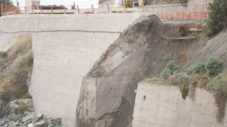 Amantea, chiusa la strada di Coreca. Si temono altre frane 