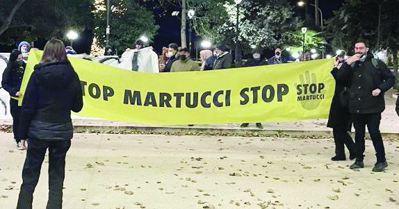 Bari, in 200 contro la discarica Martucci