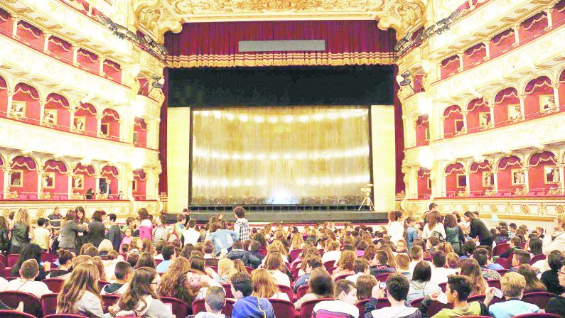 Teatro Petruzzelli di Bari, ora spunta la politica